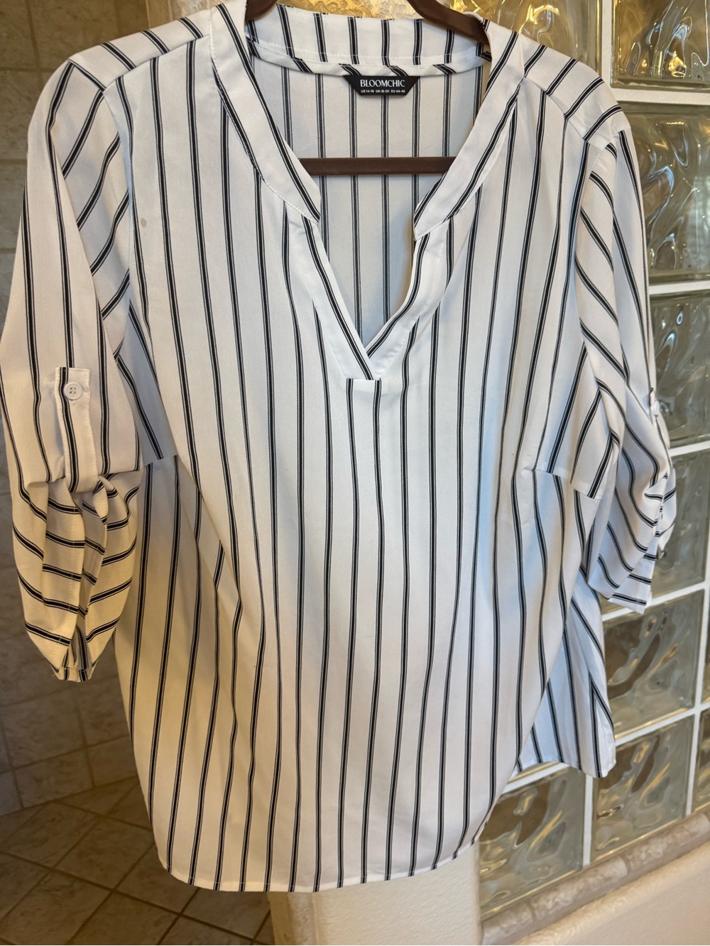 14-16 bloomchic White Top with Navy Pinstripes V-Neck Roll-Sleeve Blouse